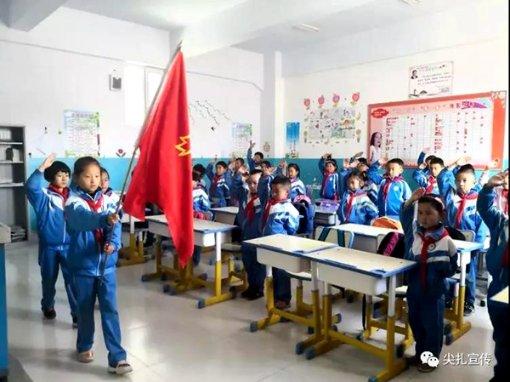 男性长期喝枸杞子泡水，可以帮助保护肝脏，预防肝脏疾病